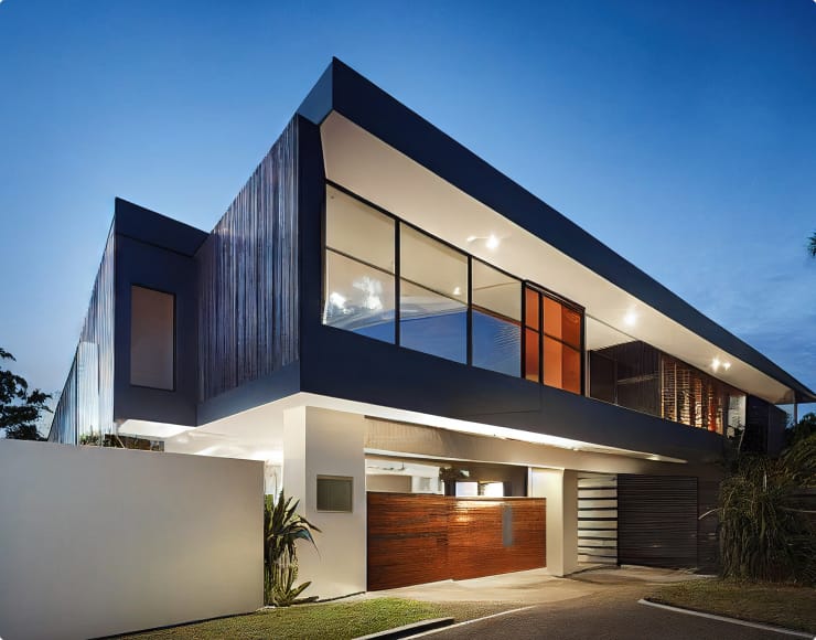 Maison moderne éclairée au crépuscule, avec grandes baies vitrées